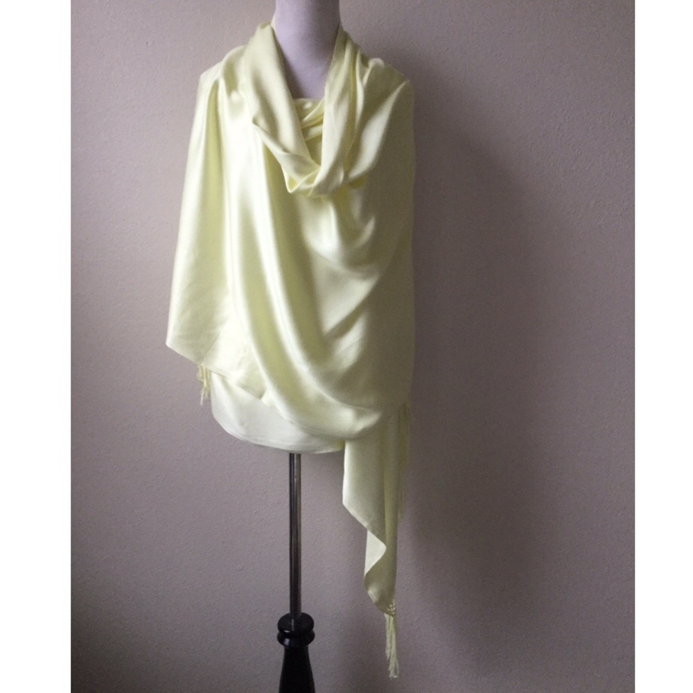 ⋆˚꩜｡ HP ⋆˚꩜｡ Large Fringed Scarf